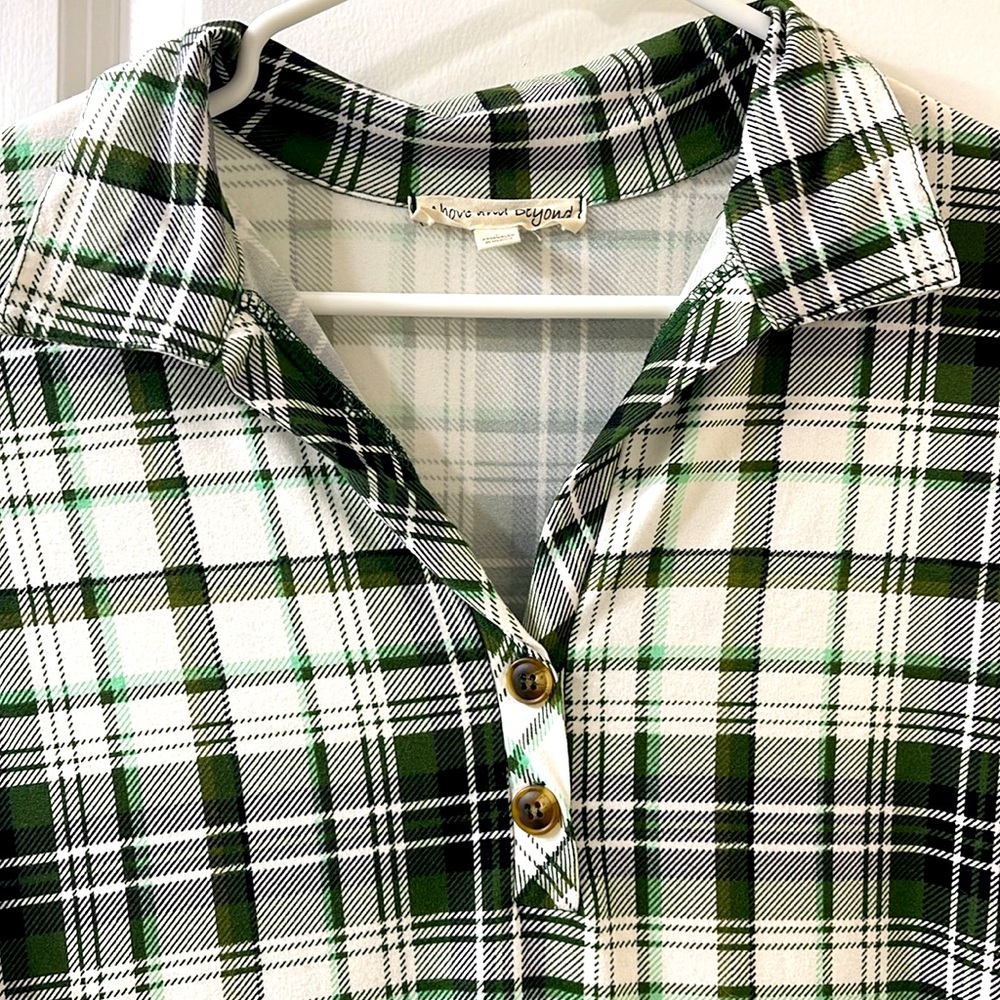 Unworn (washed) sleeveless collared Above and Beyond blouse, L, green/white… - Picture 3 of 5